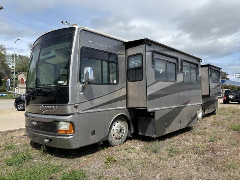 2005 Fleetwood Discovery Base for sale on Searchshop